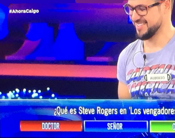 El concursante de un programa falló una respuesta que llevaba escrita en su remera