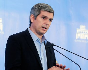 Peña anunció en conferencia la salida de Prat Gay