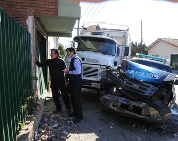 Robó un camión y chocó a dos patrulleros en la persecución