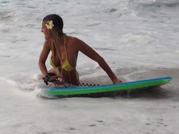 De bañera de Marley a reina del surf De bañera de Marley a reina del surf