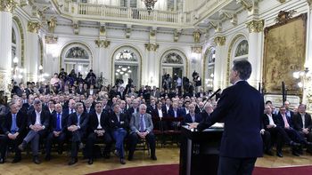 macri les pidio a los empresarios no reducir su plantel laboral macri les pidio a los empresarios no reducir su plantel laboral