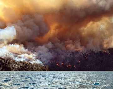 Terribles imágenes de los incendios en el Parque Nacional Los Alerces y el lago Cholila