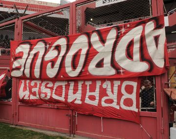 Con su propia gente en contra