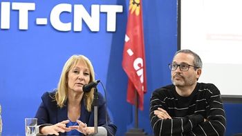 La intendenta de Montevideo, Carolina Cosse, anticipó que firmará el plebiscito del PIT-CNT contra la reforma de la seguridad social. La intendenta de Montevideo, Carolina Cosse, anticipó que firmará el plebiscito del PIT-CNT contra la reforma de la seguridad social.