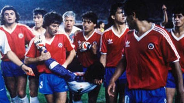Este episodio ocurrió en Brasil, cuando el local recibió a Chile por las Eliminatorias para el Mundial de Italia 1990. Este episodio ocurrió en Brasil, cuando el local recibió a Chile por las Eliminatorias para el Mundial de Italia 1990.