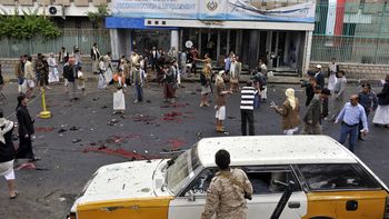 triple atentado de isis en yemen: 140 muertos triple atentado de isis en yemen: 140 muertos