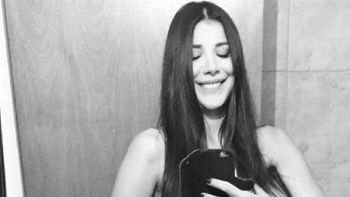 provocadora: andrea rincon se desnuda y se tapa con solo un celular provocadora: andrea rincon se desnuda y se tapa con solo un celular