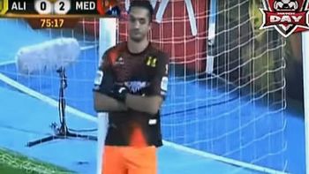 encaprichado: disgustado con el arbitro, un arquero se nego a atajar un penal encaprichado: disgustado con el arbitro, un arquero se nego a atajar un penal