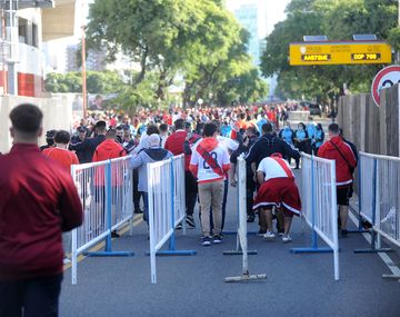 Por qué hubo incidentes en la previa del River - Boca en el Monumental