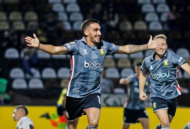 Estudiantes le ganó 2-1 a Platense y se acerca a la parte alta del torneo