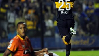 con polemica, boca vencio a barcelona y acaricia la clasificacion con polemica, boca vencio a barcelona y acaricia la clasificacion