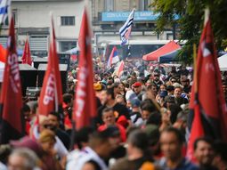 El PIT-CNT empezará a delinear la semana próxima la estrategia para la recolección de firmas del plebiscito. El PIT-CNT empezará a delinear la semana próxima la estrategia para la recolección de firmas del plebiscito.