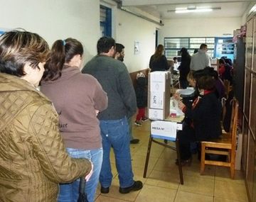 PASO 2017: al menos 200 paraguayos intentaron votar en Posadas con DNI no apto