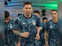 ¡Fua el Diego! La entrada en calor de la Selección Argentina al ritmo de Live is life