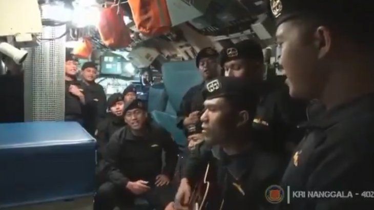 No estoy pronto para extrañarte, cantaron antes de naufragar los tripulantes del submarino indonesio