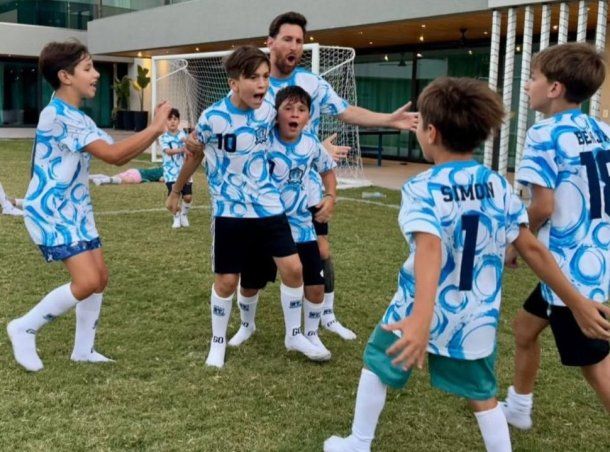 Lionel Messi organizó la copa Delfines vs. Lagartos en su casa con sus tres hijos