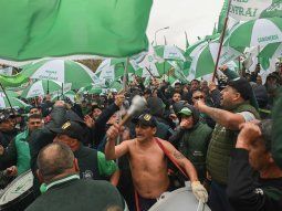 Camioneros acordó un aumento salarial más un bono: de cuánto es el incremento