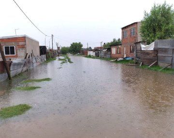 Lluvias provocan inundaciones y cortes de calles: fotos y videos de un lunes complicado
