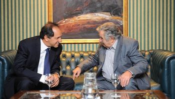 scioli se reunio con mujica en montevideo scioli se reunio con mujica en montevideo