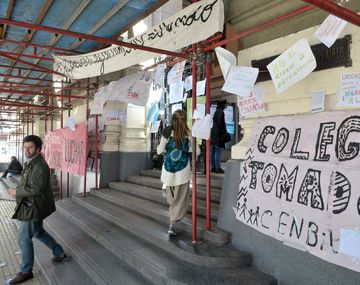 Jueza suspende sanciones a alumnos que tomaron escuelas