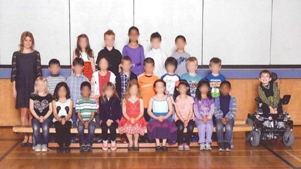 Indignación de una madre porque separan a su hijo discapacitado