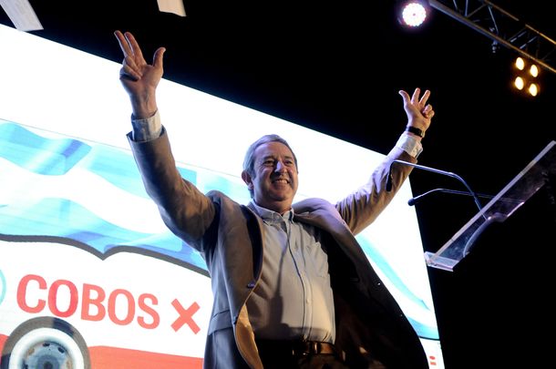 Cobos lanzó su precandidatura presidencial en la Federación de Box