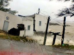 Alerta roja en Uruguay por vientos de hasta 190 km/h