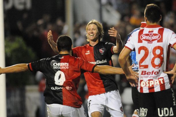 Newells le sacó el invicto a Unión en Rosario