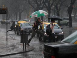 Alertan por fuertes tormentan y ocasional granizo en Buenos Aires