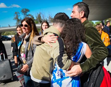 Llega otro vuelo de Aerolíneas con argentinos repatriados desde Israel