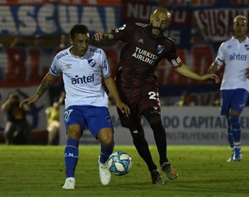 River la pasó mal con Nacional en Uruguay