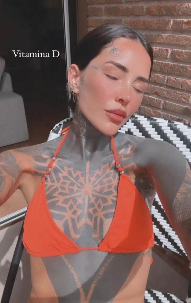 Candelaria Tinelli en microbikini naranja. Candelaria Tinelli en microbikini naranja.