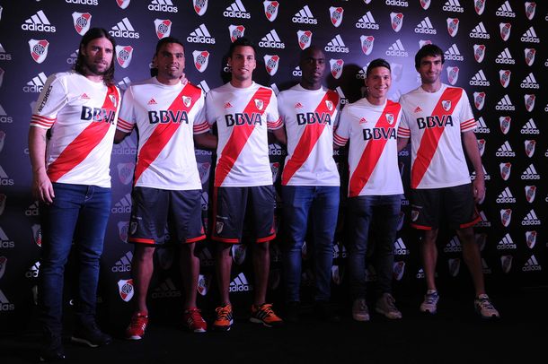 River presentó su nueva camiseta en el museo del Monumental