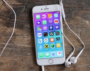 Apple vendió menos iPhone