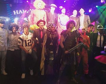 El brasileño y sus compañeros, caracterizados