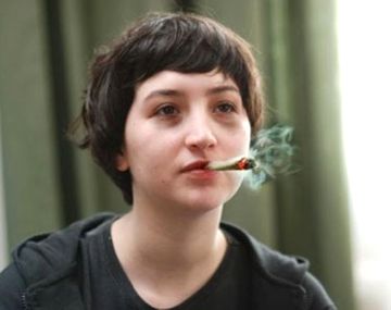 Sofía le explicó a Fantino como armar un porro