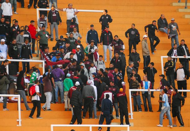 Scioli se reunirá con la AFA para que vuelva el público visitante a las canchas