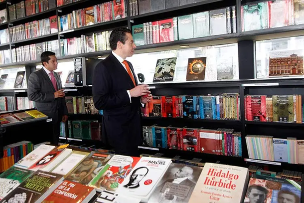 Los hermanos españoles que iniciaron un negocio en CDMX y se volvieron millonarios gracias a los libros