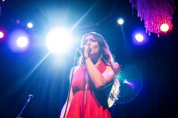 Ely Bustamante, de cantante revelación a presentar nuevo material.