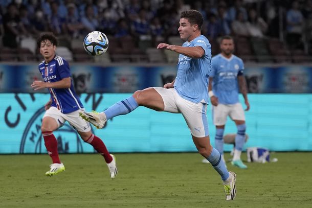 Gol y asistencia de Julián Álvarez en el primer amistoso de pretemporada del Manchester City