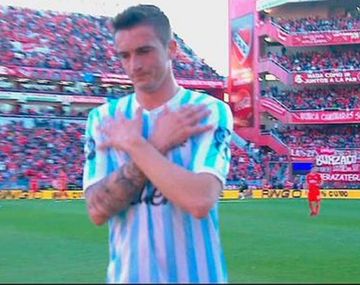 ¿Hacía frío? El gesto de Noir a la hinchada de Independiente