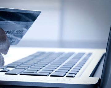 Quiso comprar 6 litros de leche por Internet y su error se hizo viral