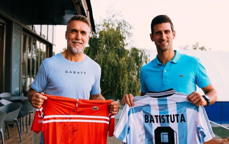 El encuentro entre Batistuta y Djokovic.&nbsp;