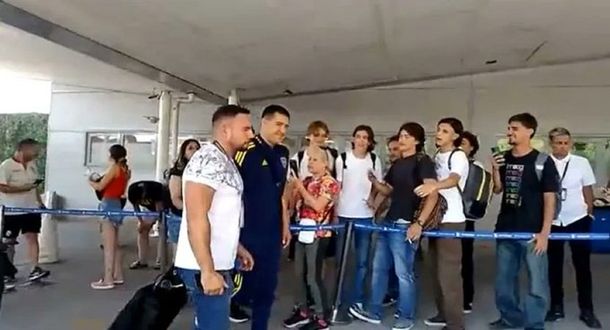 Con Riquelme a la cabeza, Boca partió rumbo a Abu Dhabi
