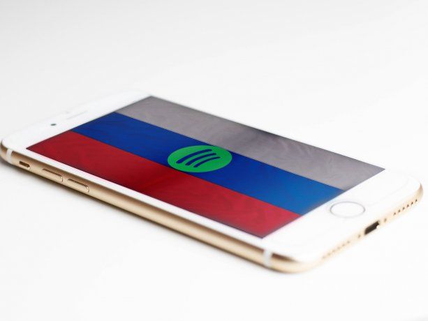 Spotify cierra su oficina en Rusia y limita acceso a medios estatales
