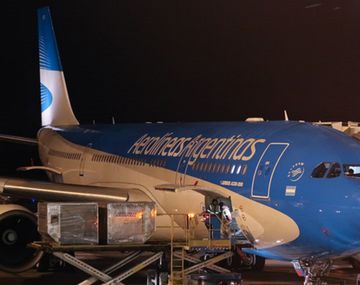 Un rayo impactó en un avión de Aerolíneas Argentinas cuando estaba a punto de despegar