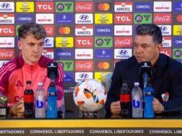 Facundo Colidio con Gallardo, tras el pase a semifinales de la Libertadores 2024.