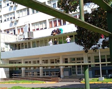 Conmoción en el Hospital Churruca: una paciente se arrojó al vacío y fue asistida de urgencia