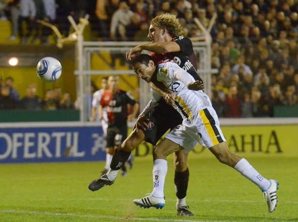 Olimpo superó a Newells en Bahía Blanca y salió de la zona de descenso