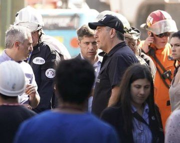 Axel Kicillof llegó a la zona del derrumbe en Villa Gesell